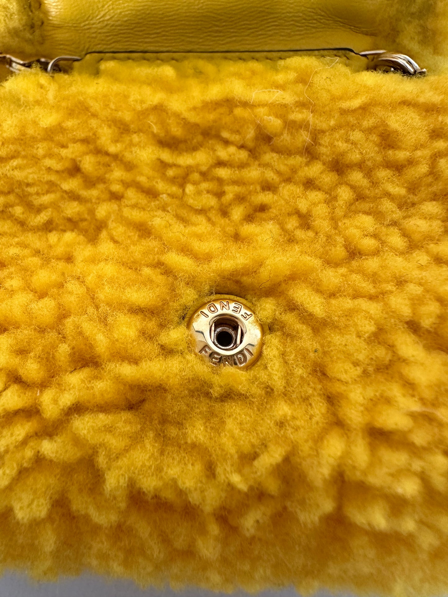 Fendi sac Nano-baguette jaune