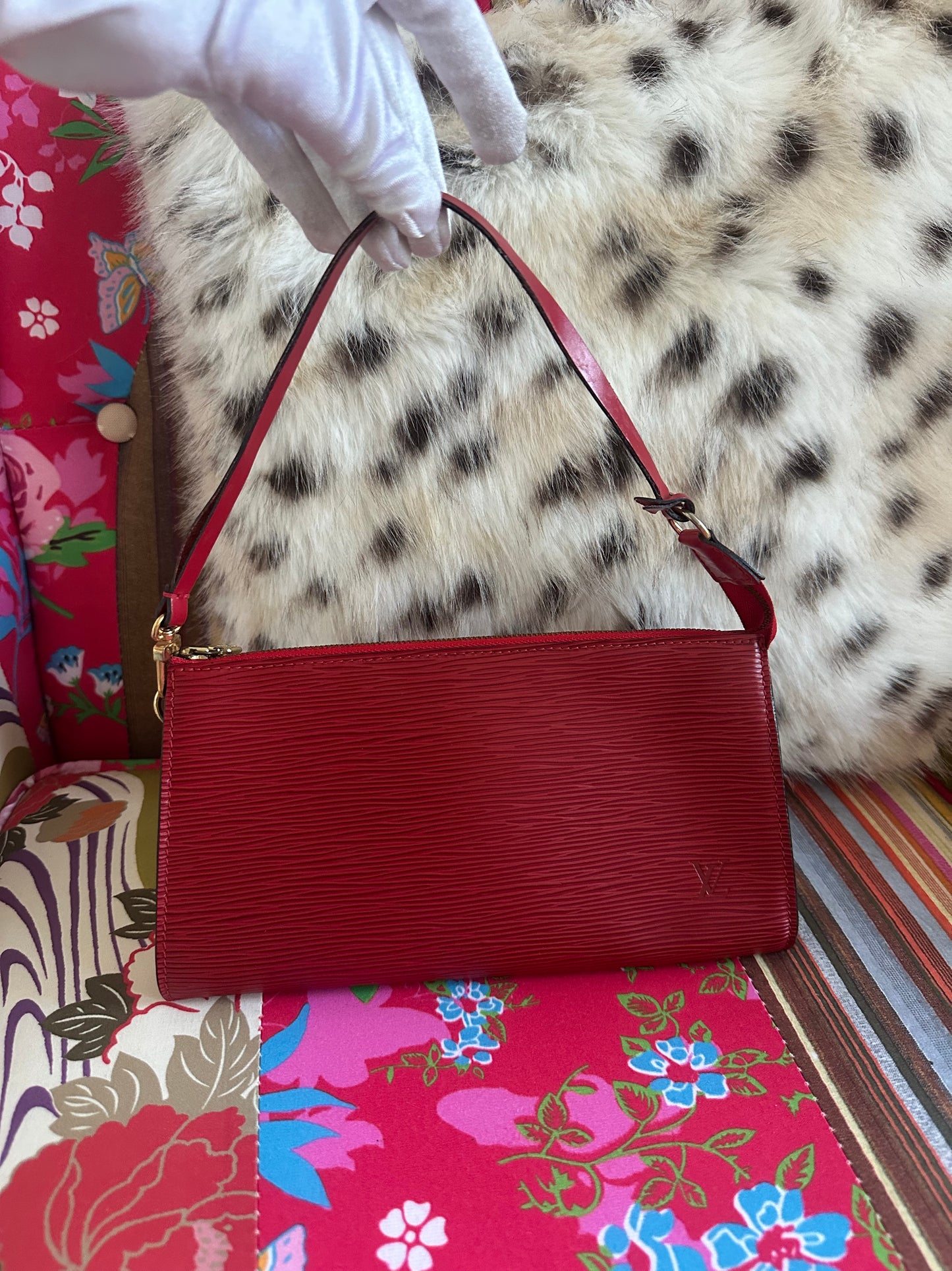 Louis Vuitton - Sac Pochette accessoire cuir épi Rouge