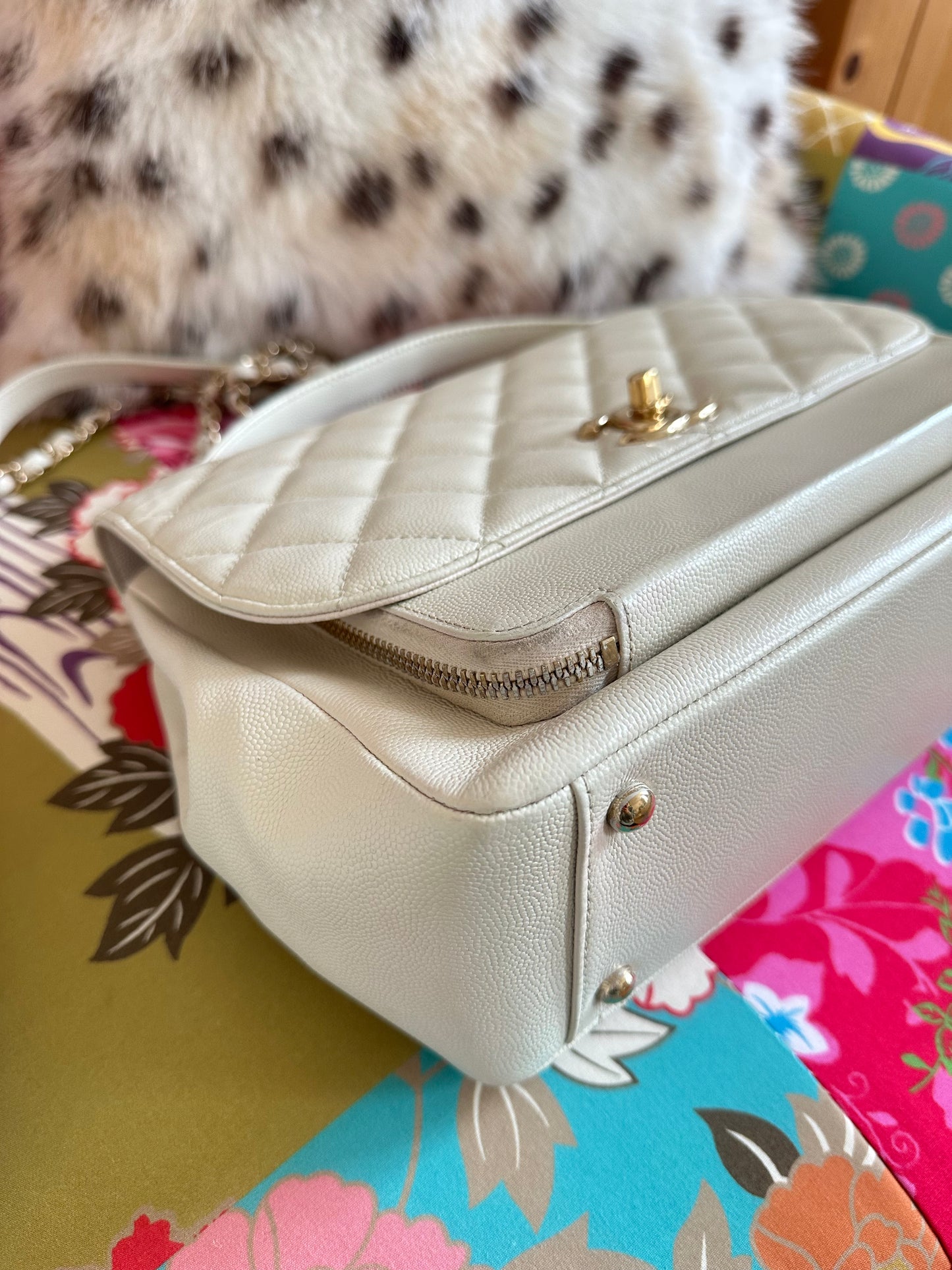 Chanel - Business Affinity cuir caviar blanc cassé