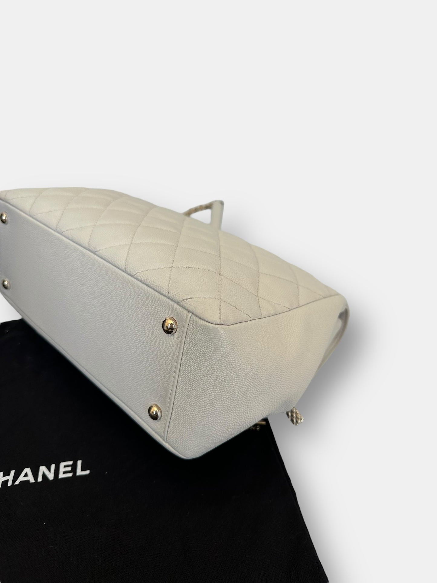 Chanel - Business Affinity cuir caviar blanc cassé