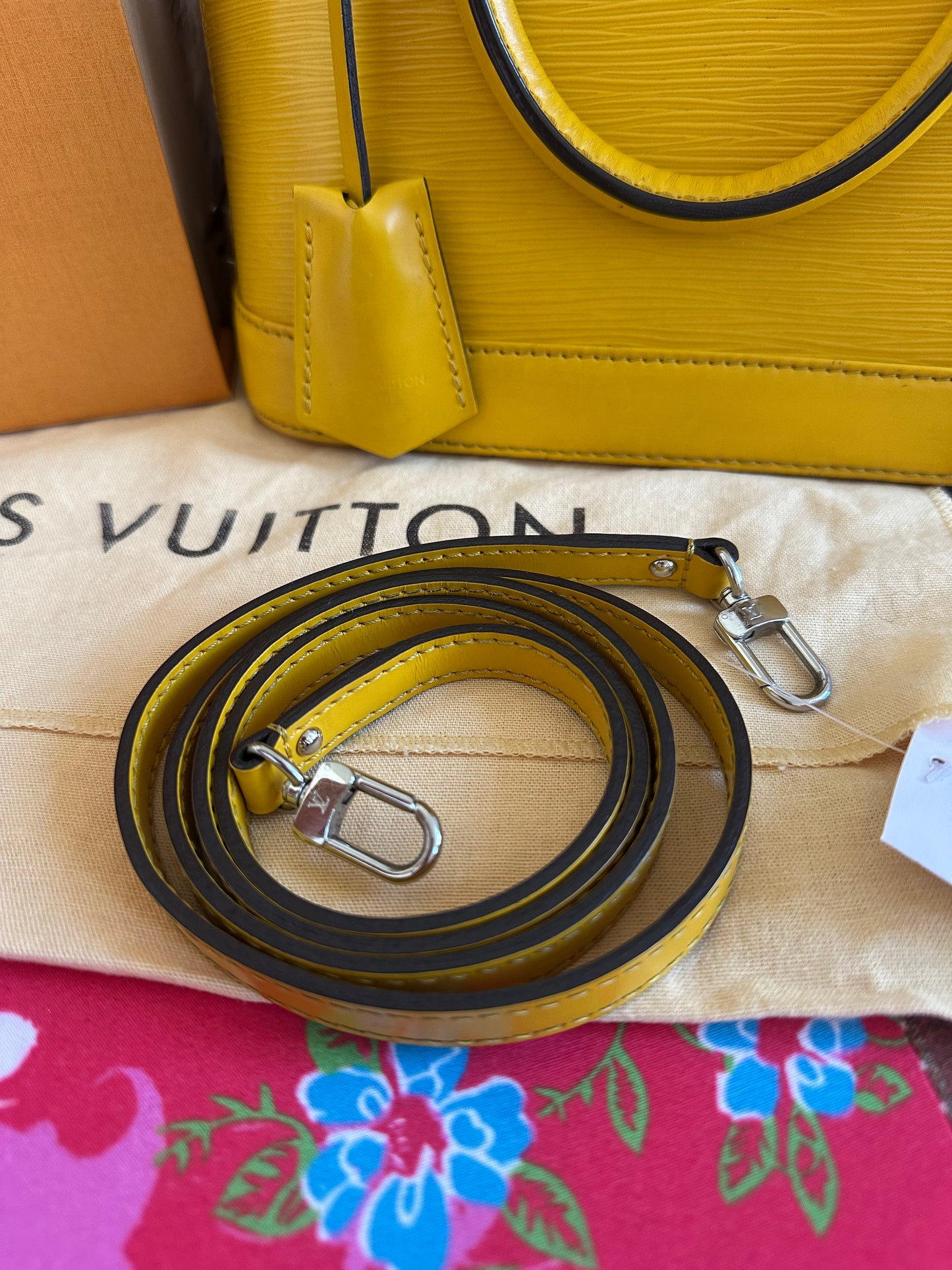 Louis Vuitton - Alma BB cuir épi jaune
