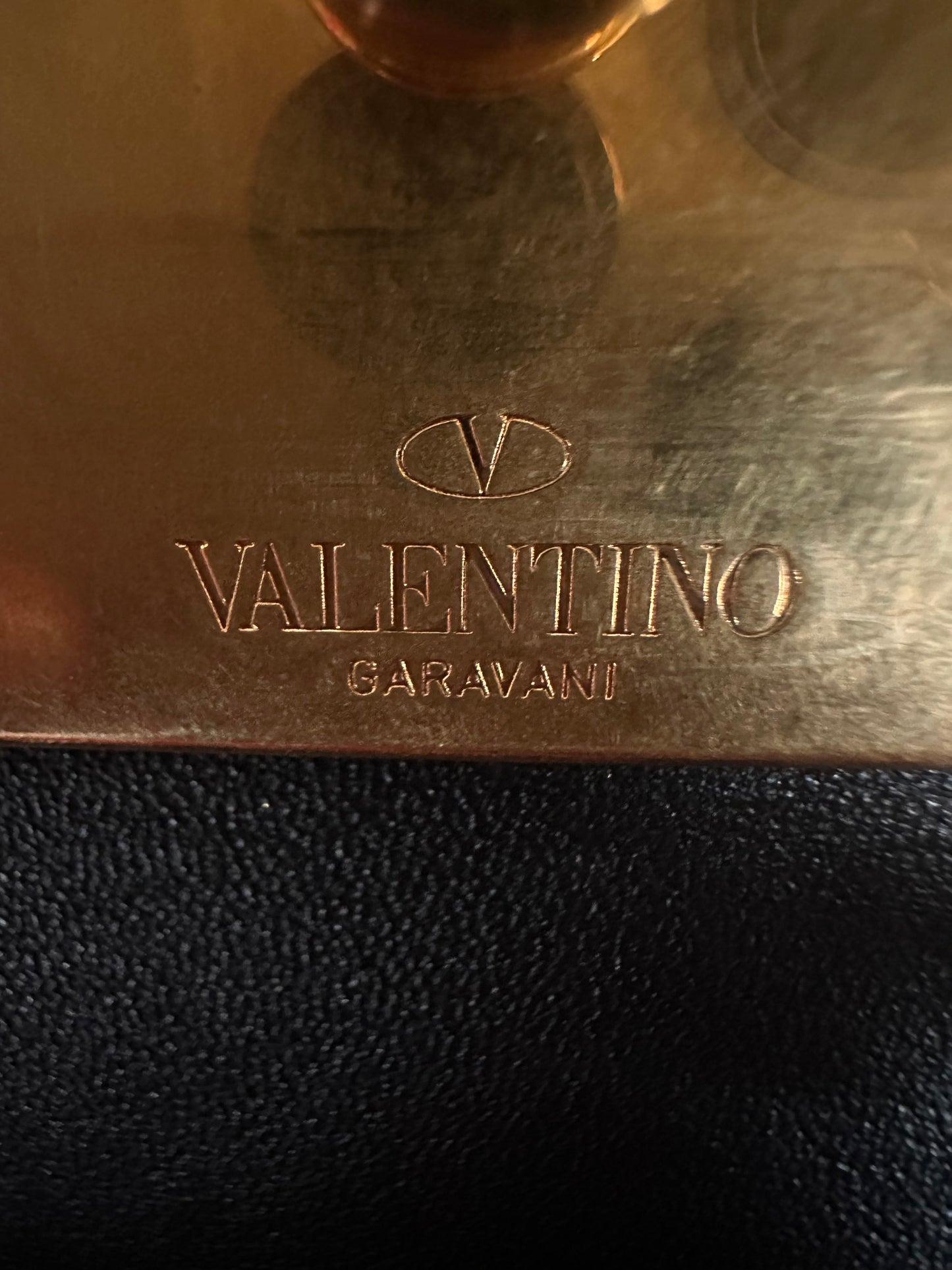 Valentino Garavani - Sac « Vring » en cuir rouge