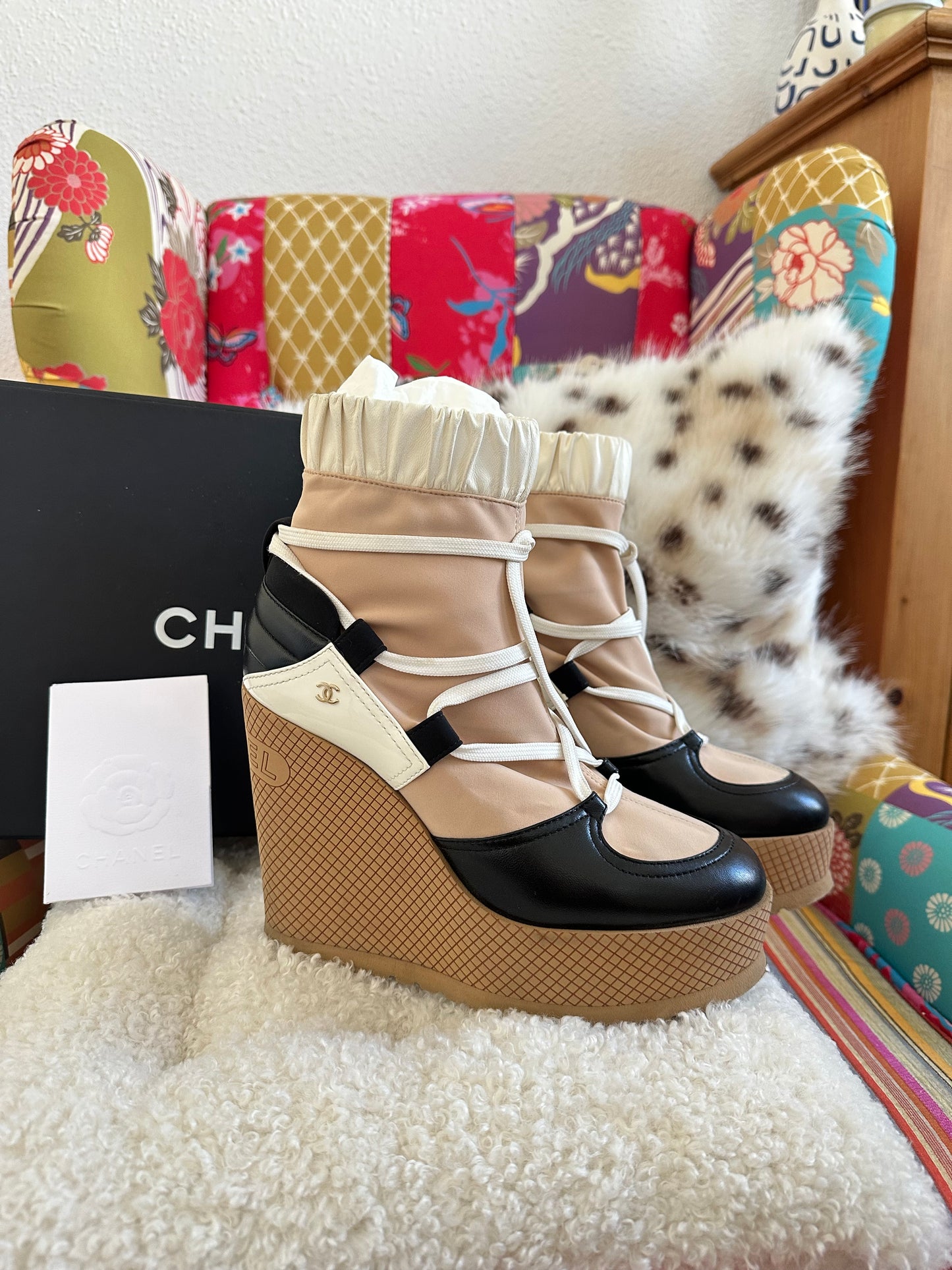 Chanel - Boots bottines compensées à lacets | T.38
