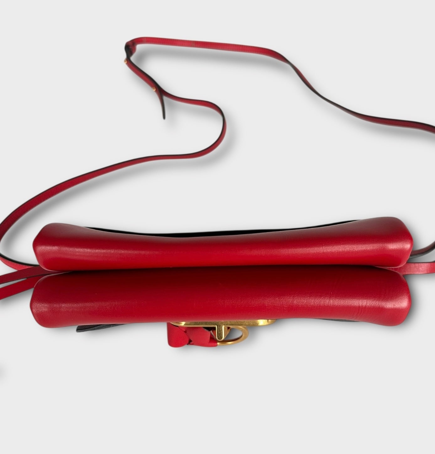 Valentino Garavani - Sac « Vring » en cuir rouge